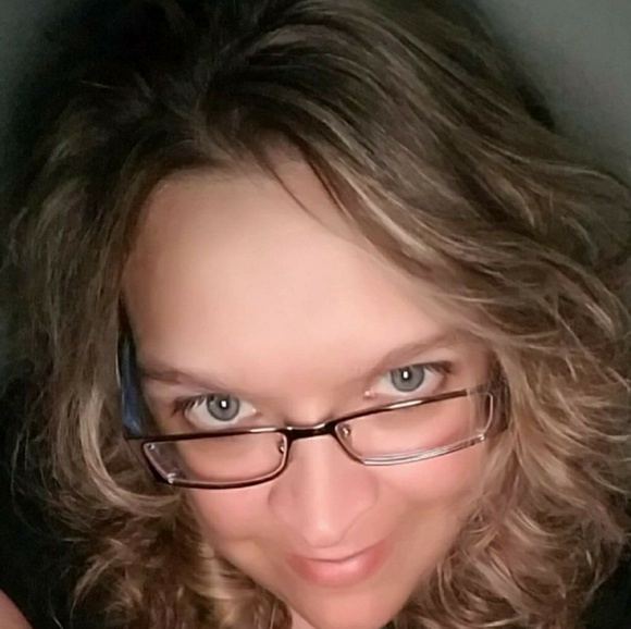 Meet your Posher, Angela - Picture 2 of 2